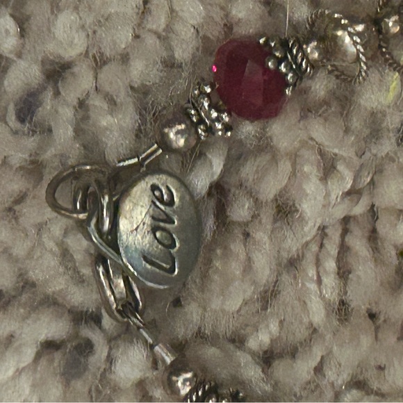 Clearance sale! $10. Bracelet love red green crystal - Picture 4 of 7